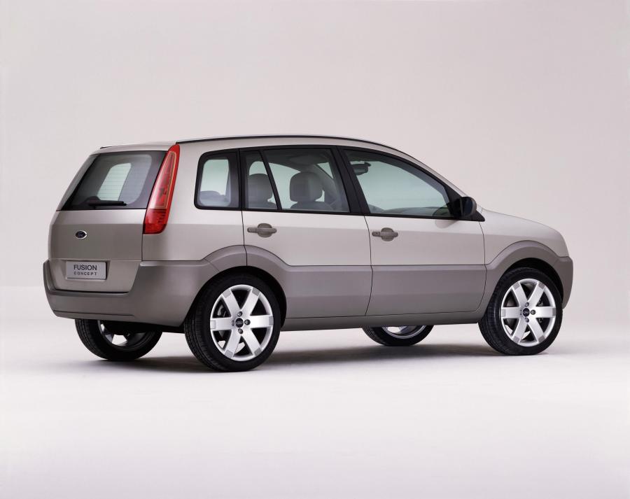  Ford Fusion Concept 2002 года  (фото 9 из 12)